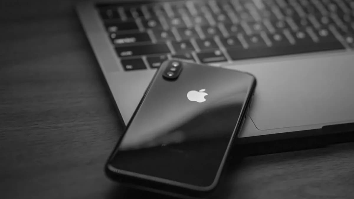 black iphone 7 on macbook pro