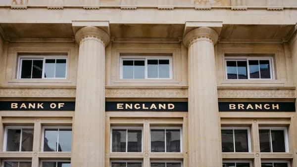 A bank of england building with three pillars
