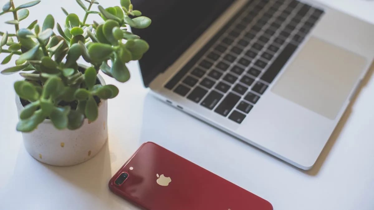 red iphone 7 on macbook pro