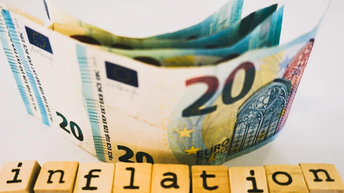 Euro banknotes and inflation blocks
