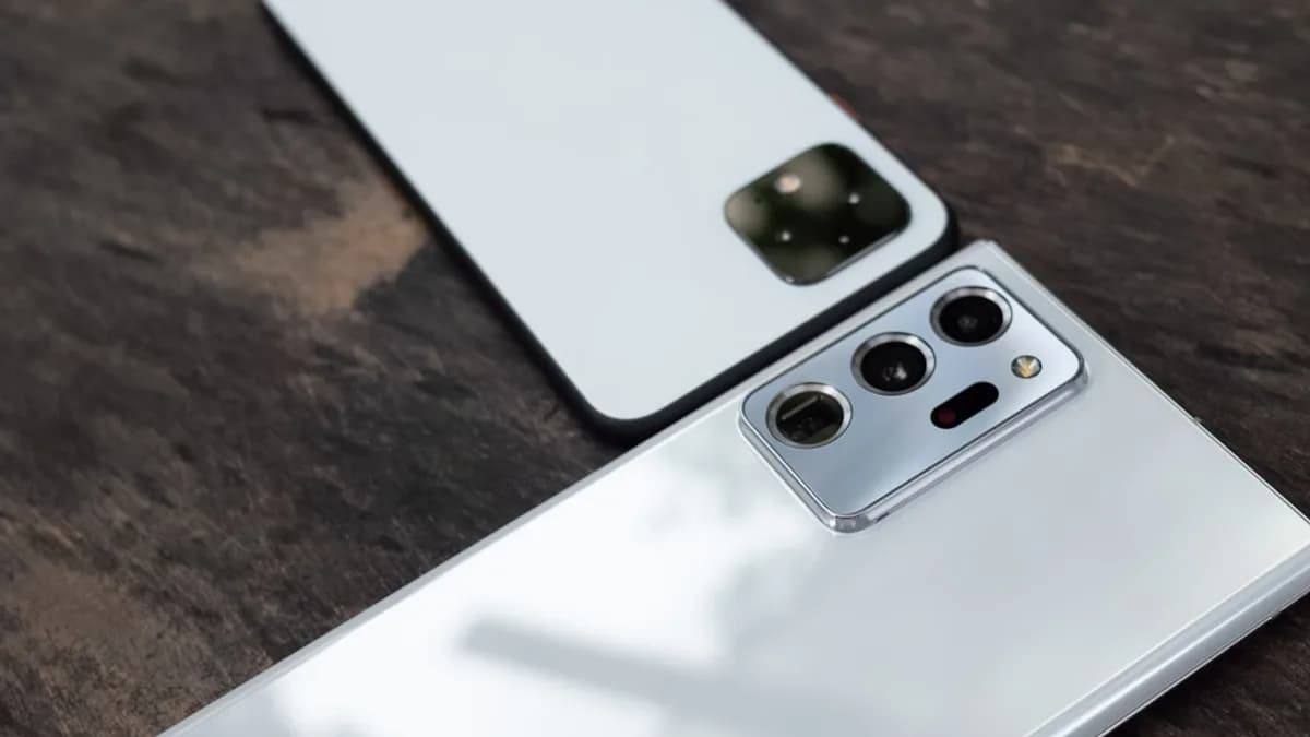 white and black nintendo switch