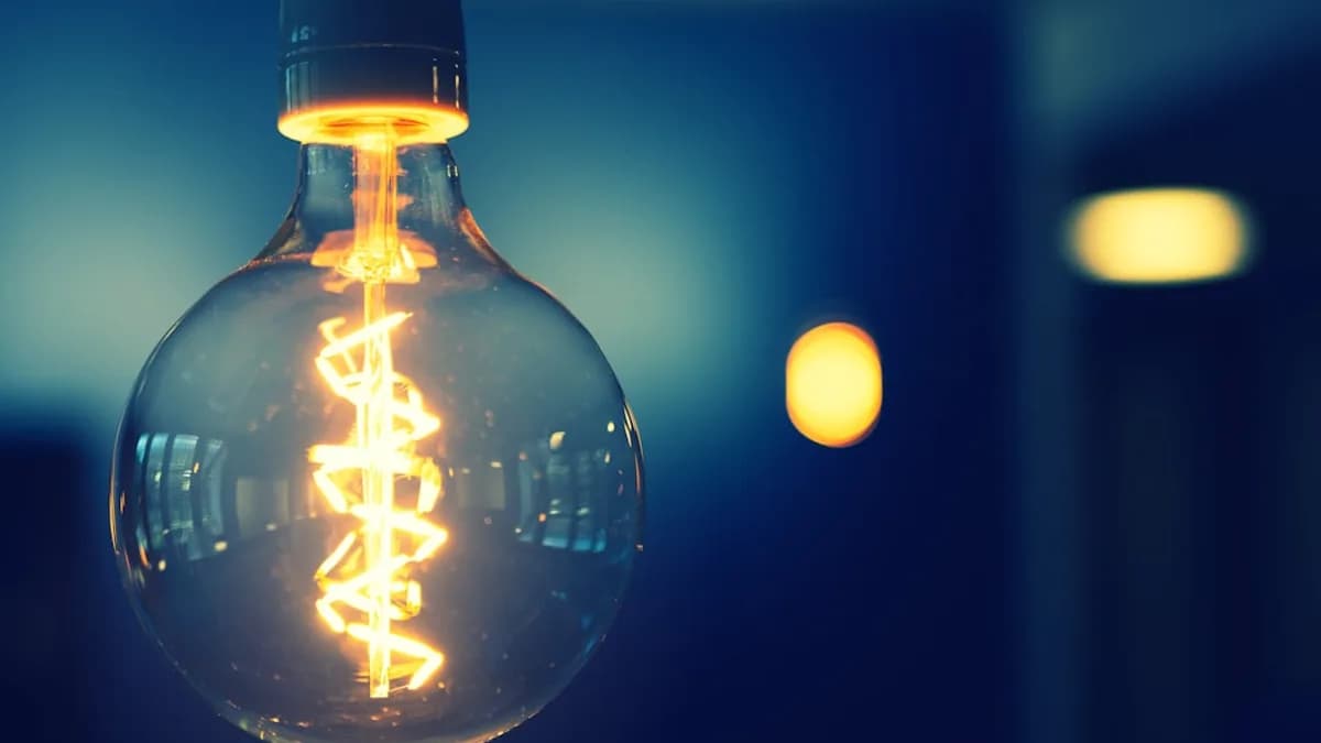 close up photography of light bulb
