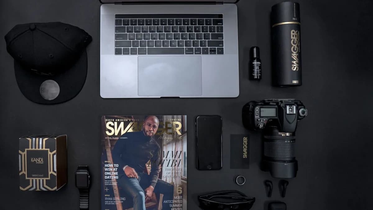 black and gray DSLR camera