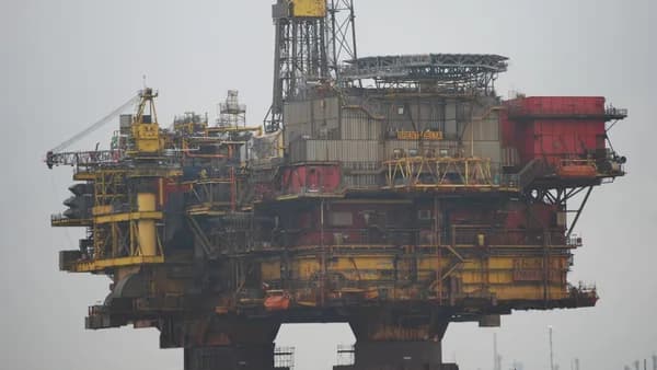 black and yellow industrial machine