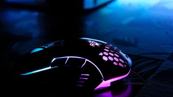 black and white corded computer mouse