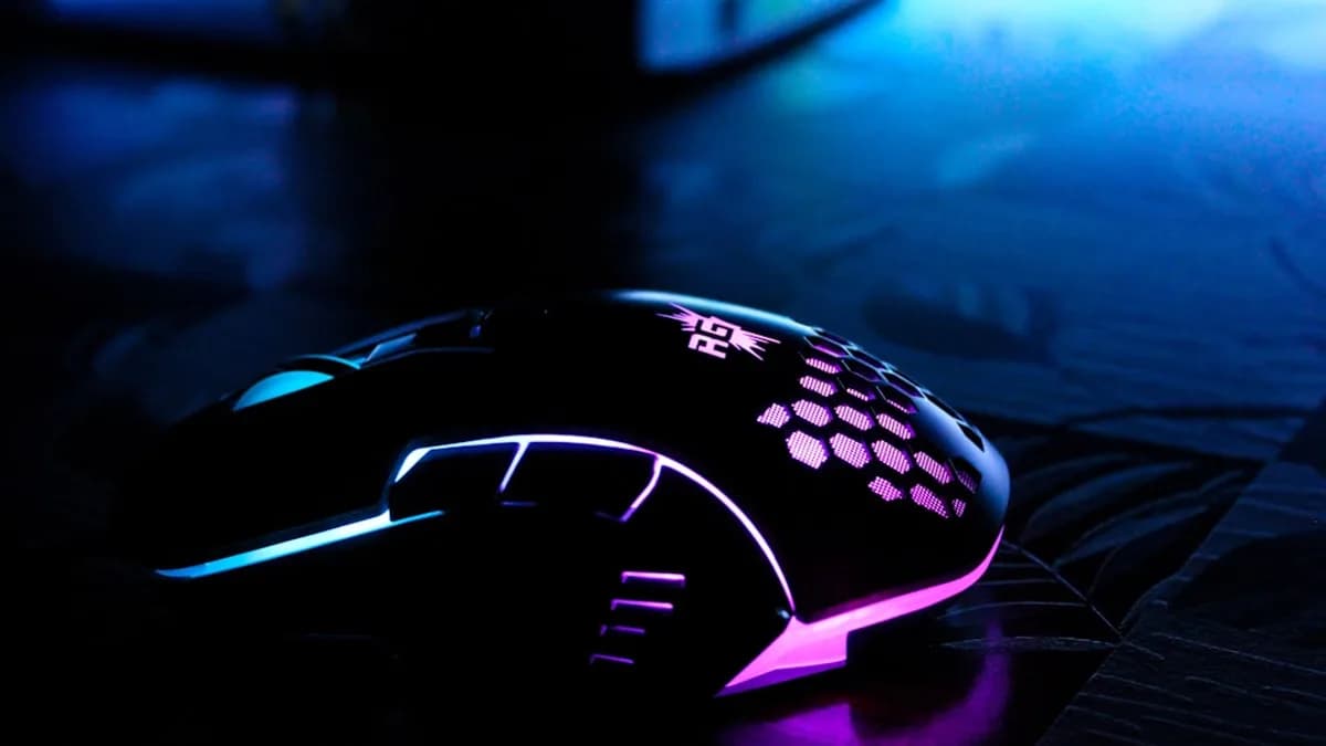 black and white corded computer mouse