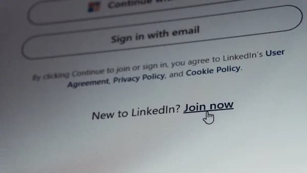 Linkedin login screen with join now option