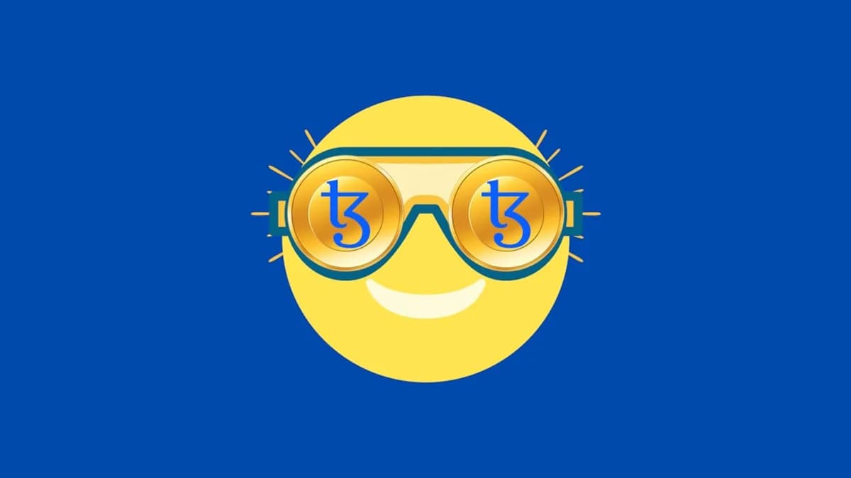 a yellow smiley face wearing goggles with the word ctt on it