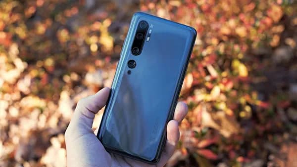 person holding blue android smartphone