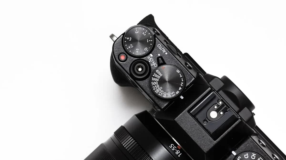 black DSLR camera