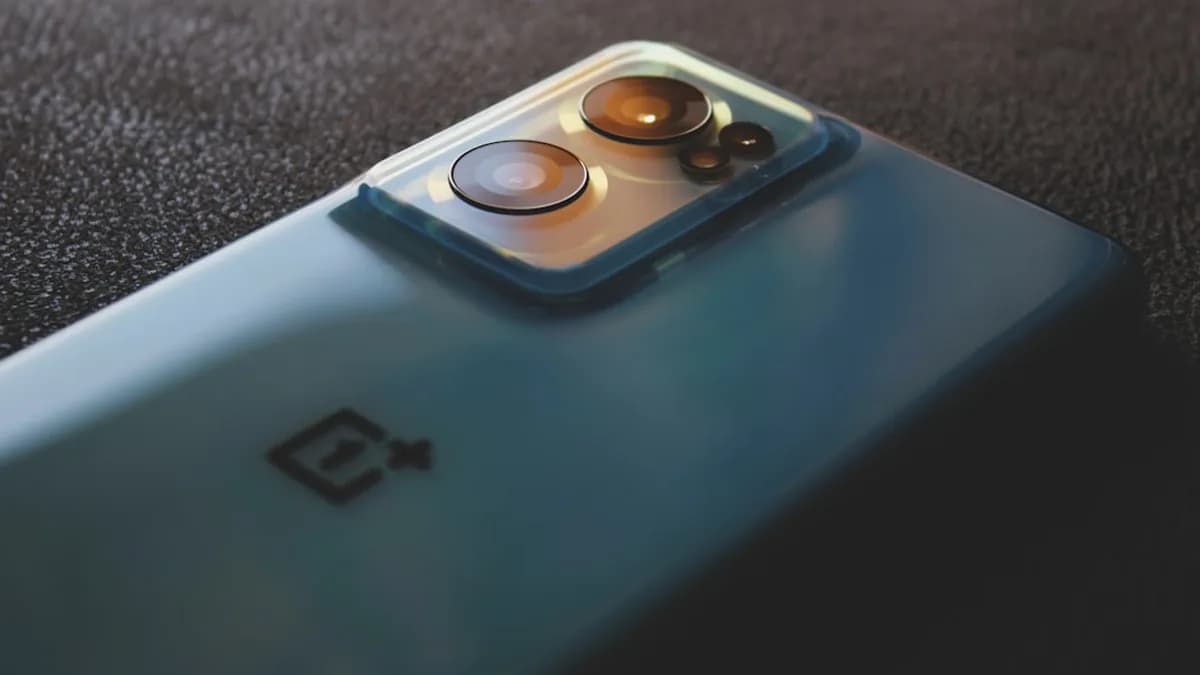 a close up of a cell phone with two buttons