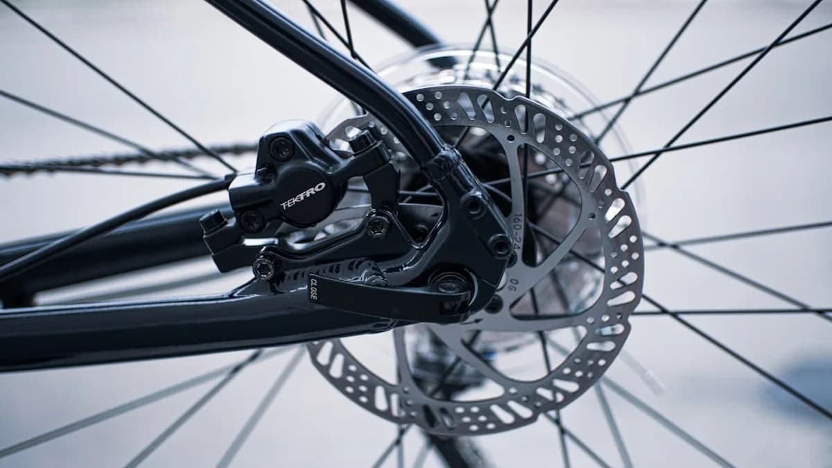 black and silver bicycle wheel