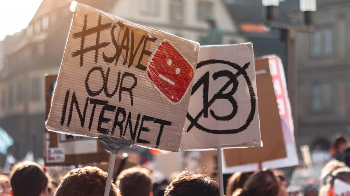 shallow focus photo of people holding signage