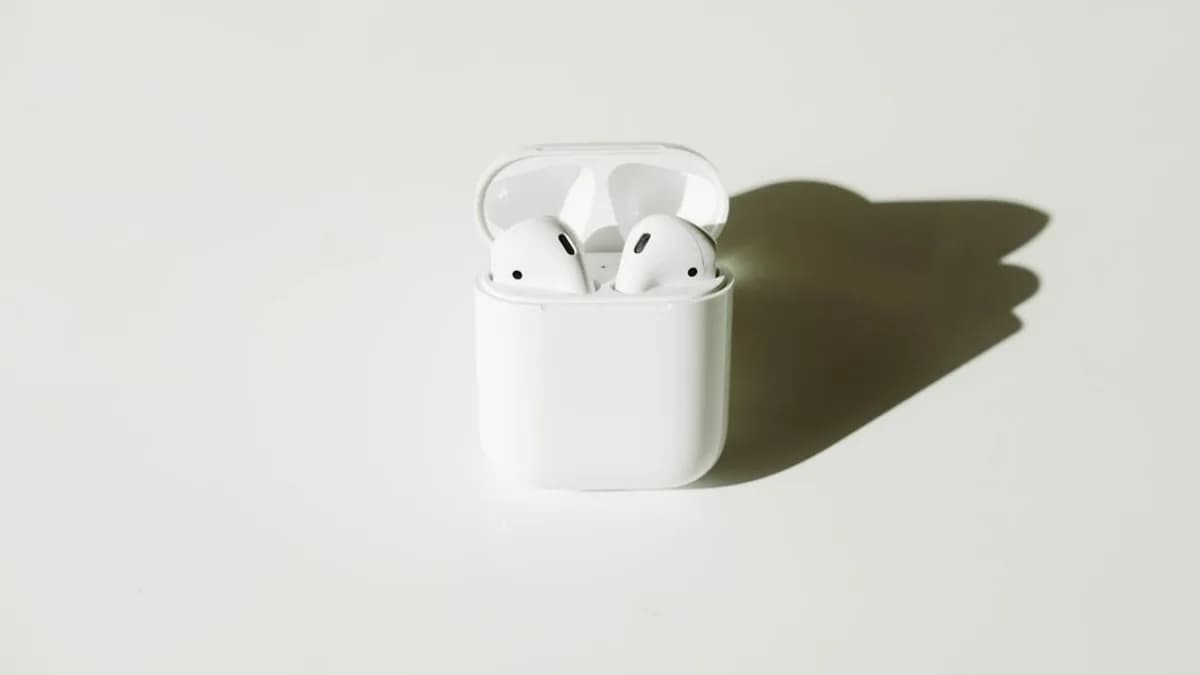 Apple Airpods with charging case
