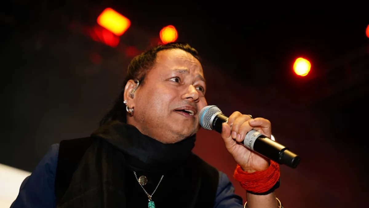 A man holding a microphone in his right hand