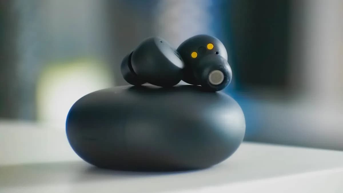 a close up of a black and white object