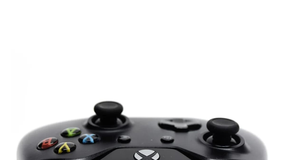 black xbox one game controller