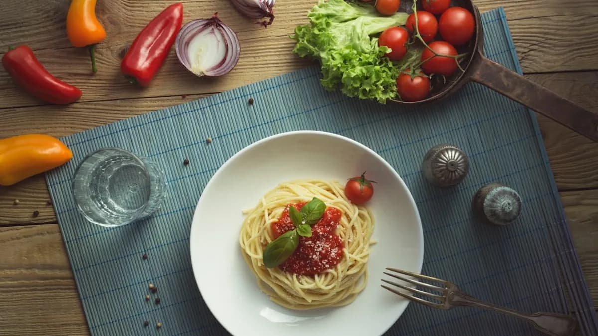 spaghetti on white ceramic plate