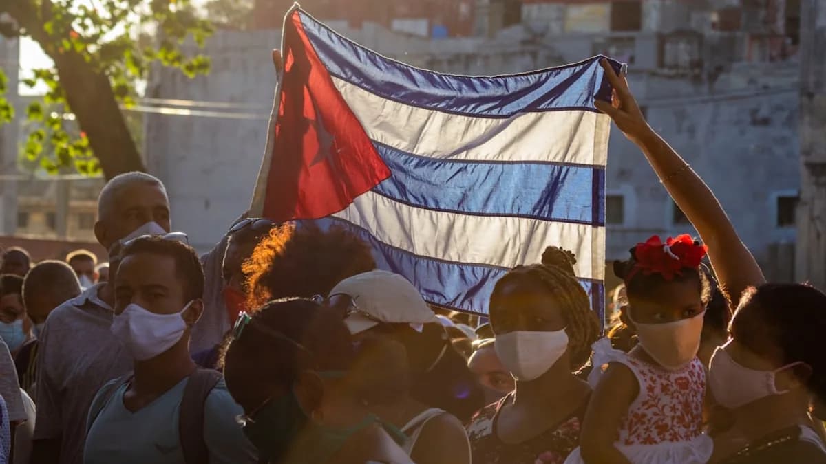 people holding flags during daytime