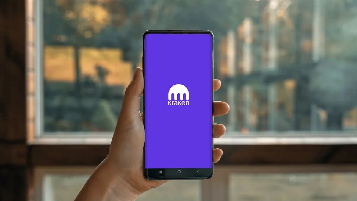 a hand holding a cell phone