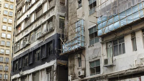 brown concrete building