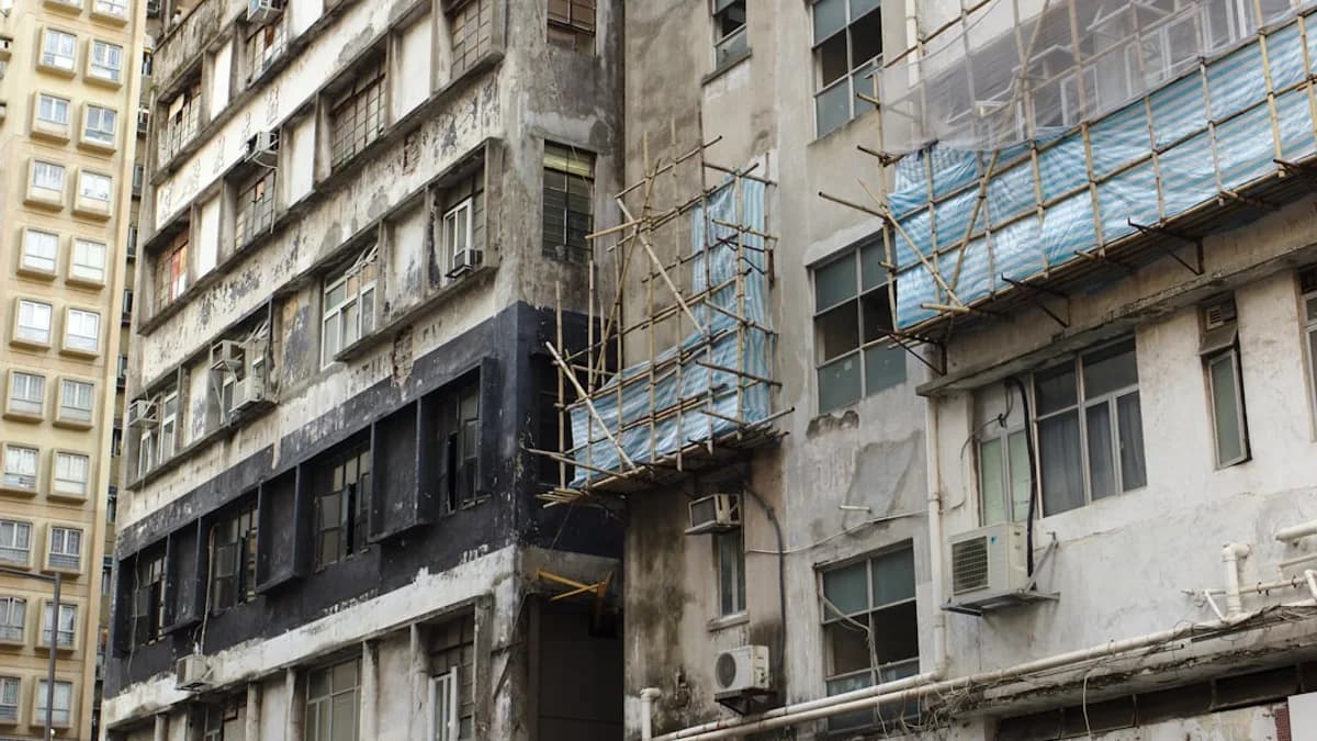 brown concrete building