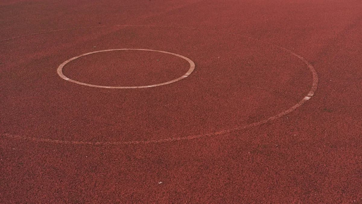 A man standing on a tennis court holding a racquet