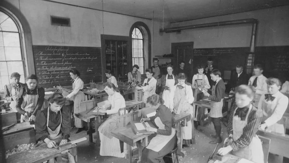 an old black and white photo of a classroom