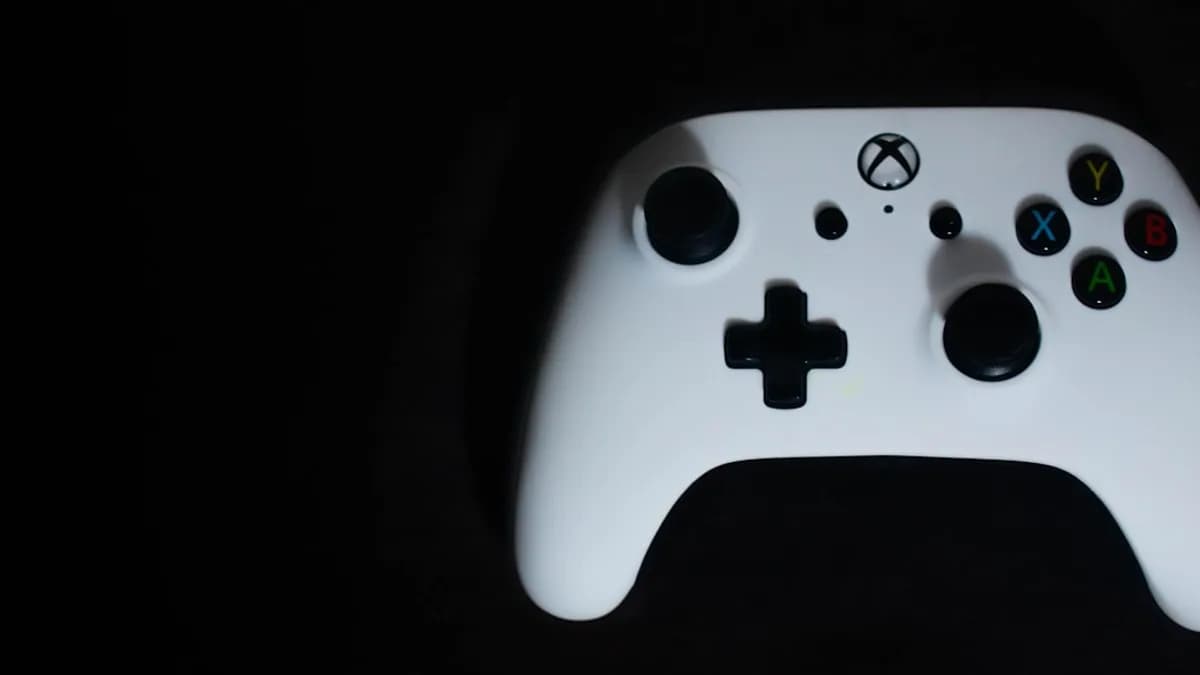 white xbox one game controller