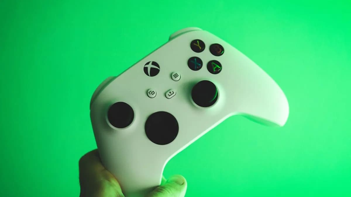 white and black xbox one controller