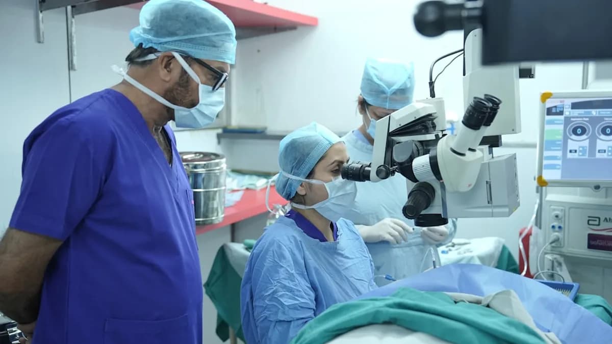 Doctors are performing surgery in an operating room.