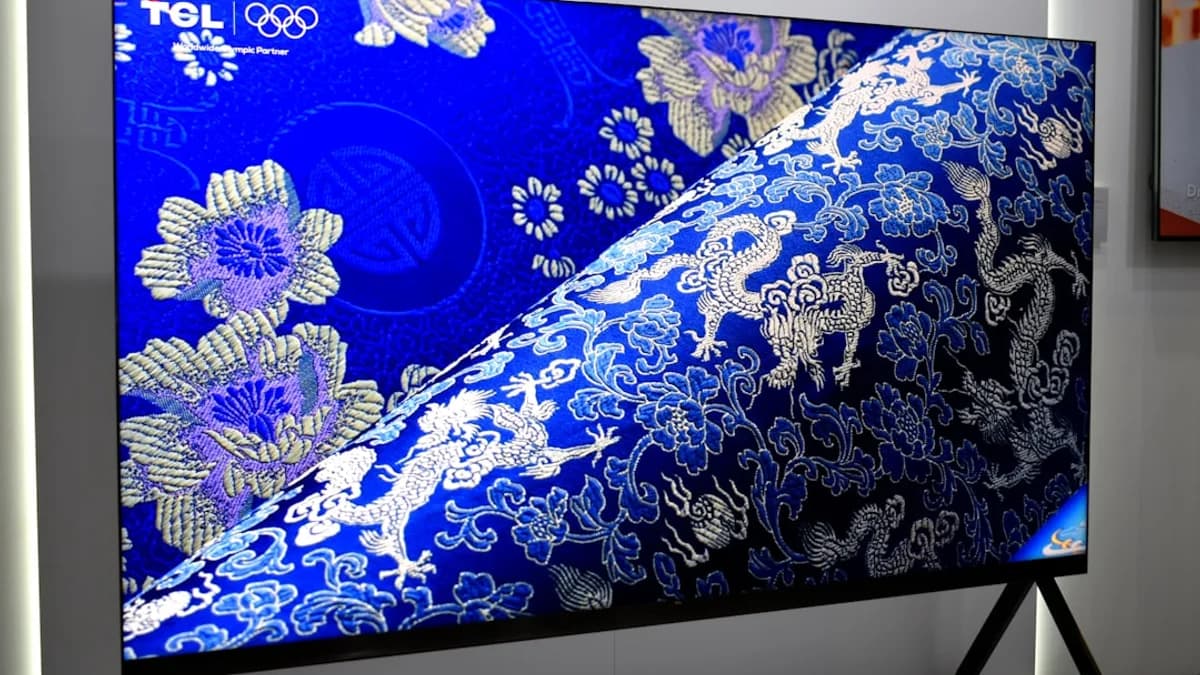 Modern television displaying blue floral and dragon patterns.