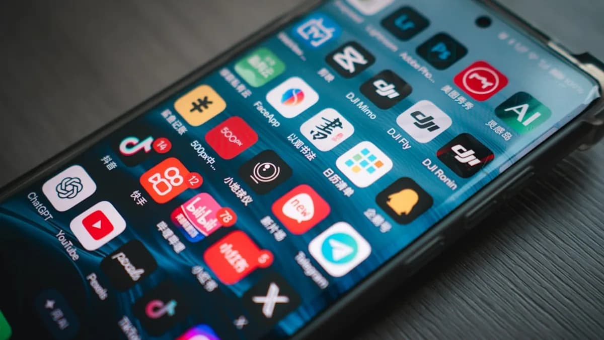 Smartphone screen displaying various app icons
