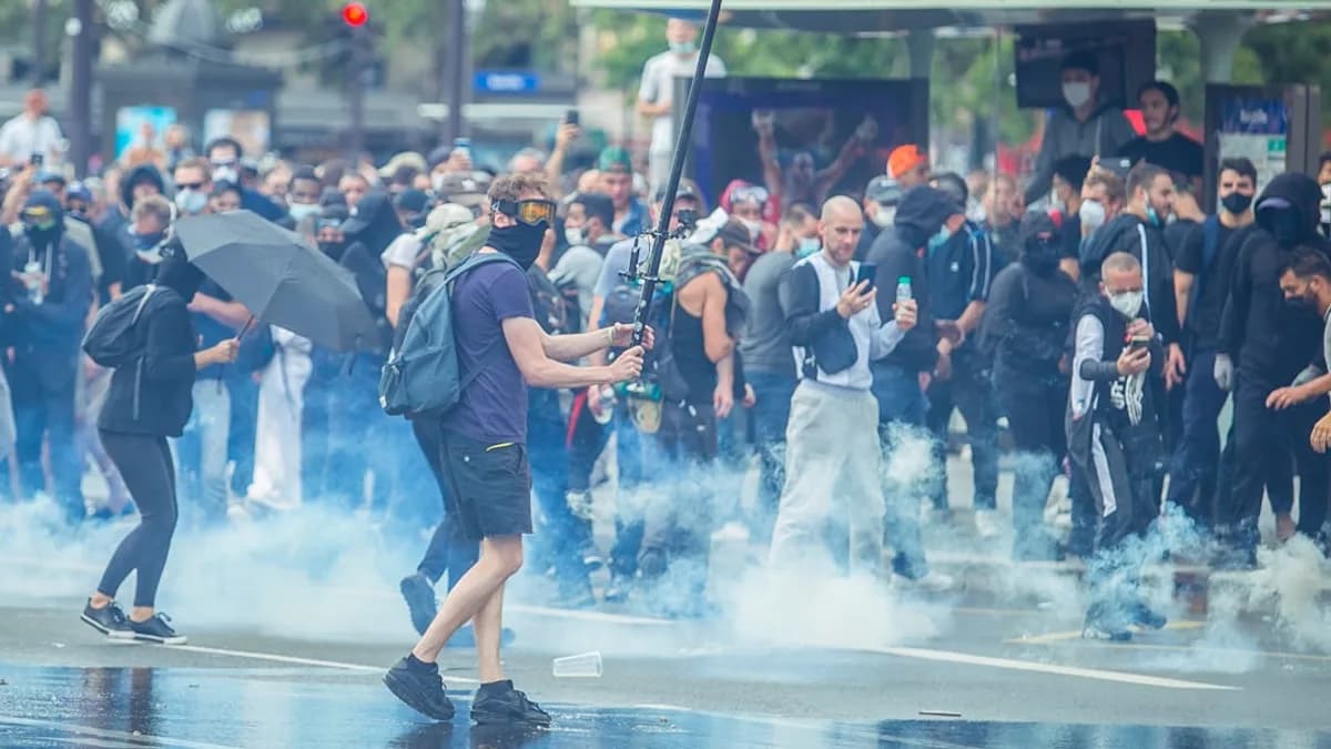 people in a park during daytime