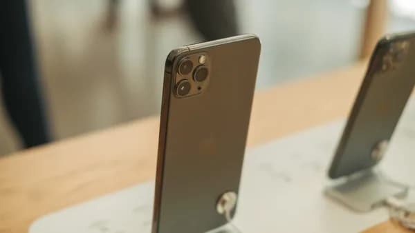 black iPhone 11