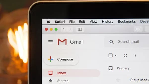 black laptop computer