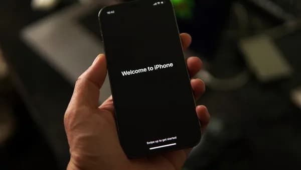 a hand holding a phone