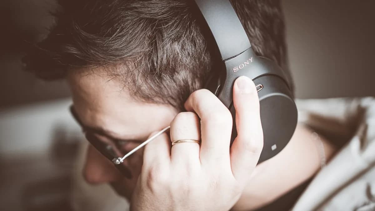 man using black Sony headphones