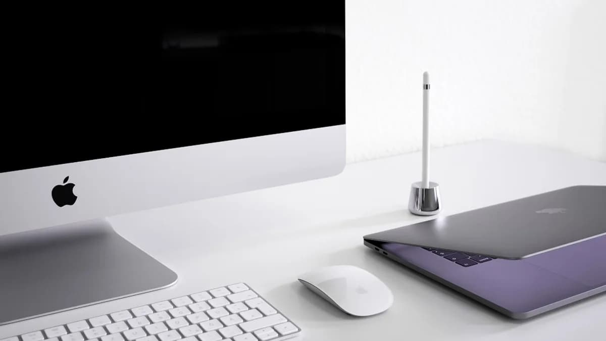 silver iMac, keyboard, and mouse