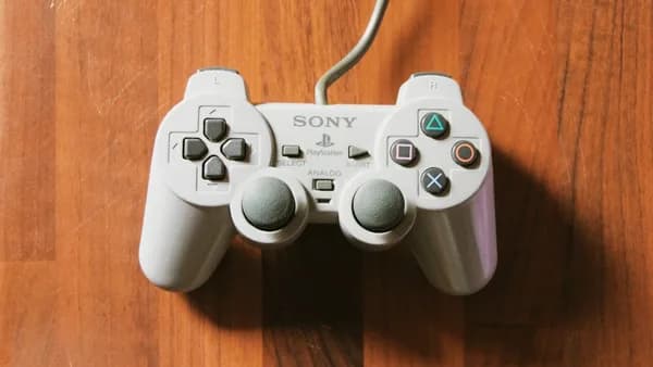 gray sony ps 4 controller
